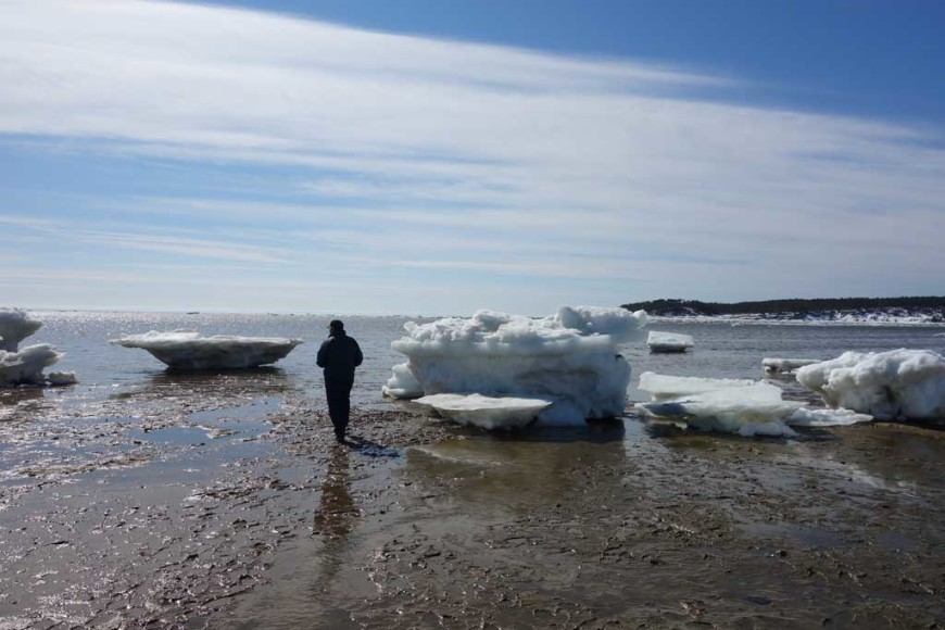 Man-standing-beside-an-Iceberg,-Chequessett-Neck-Wellfleet-Harbor,-Cape-Cod-MA,-2015